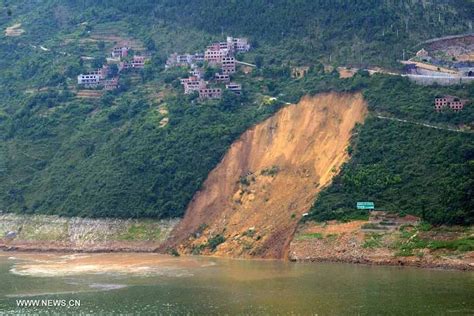 landslide tsunami.